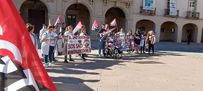 LAS TRABAJADORAS DEL SERVICIO DE AYUDA A DOMICILIO SALEN A REIVINDICAR MEJORAS LABORALES EN&nbsp;ALMERÍA